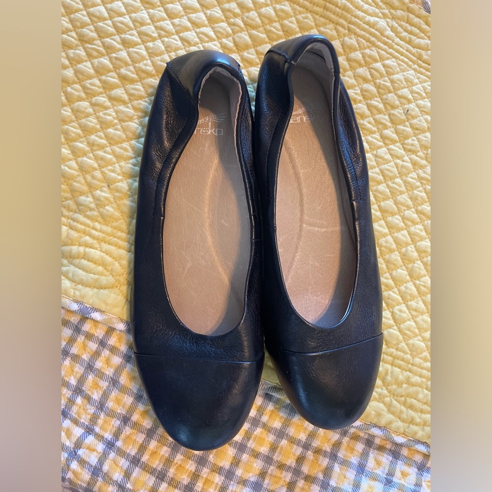 Dansko Lisanne Milled Nappa Flats- Size 9 Black